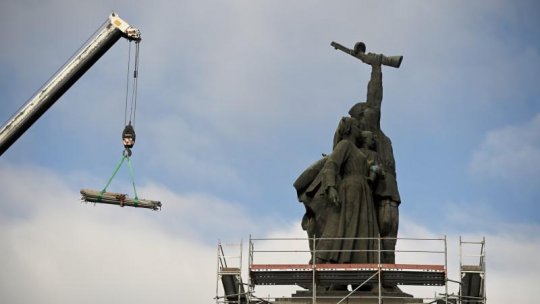 Marți a început demantelarea Monumentului Armatei Sovietice din Sofia