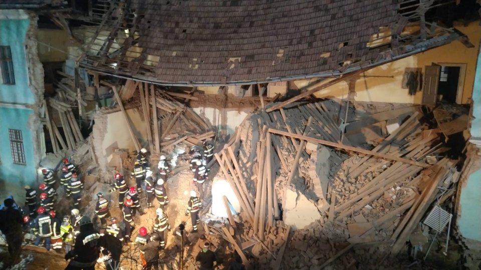 VIDEO: Peretele unui internat din municipiul Odorheiul Secuiesc s-a prăbușit