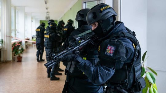 Atac armat în Praga: Cel puţin 15 morţi şi 24 de răniţi