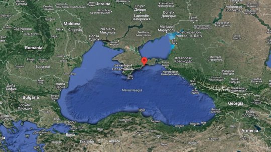 Rusia confirmă avarierea unei nave de război în atacul ucrainean asupra portului Feodosia din Crimeea