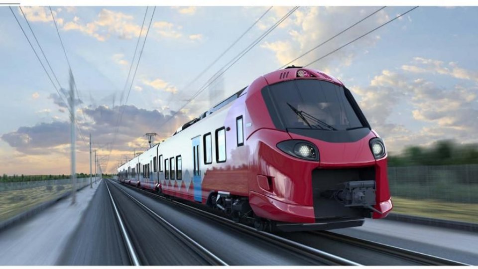Primul dintre cele 37 de trenuri electrice contractate de Ministerul Transporturilor a ajuns în România