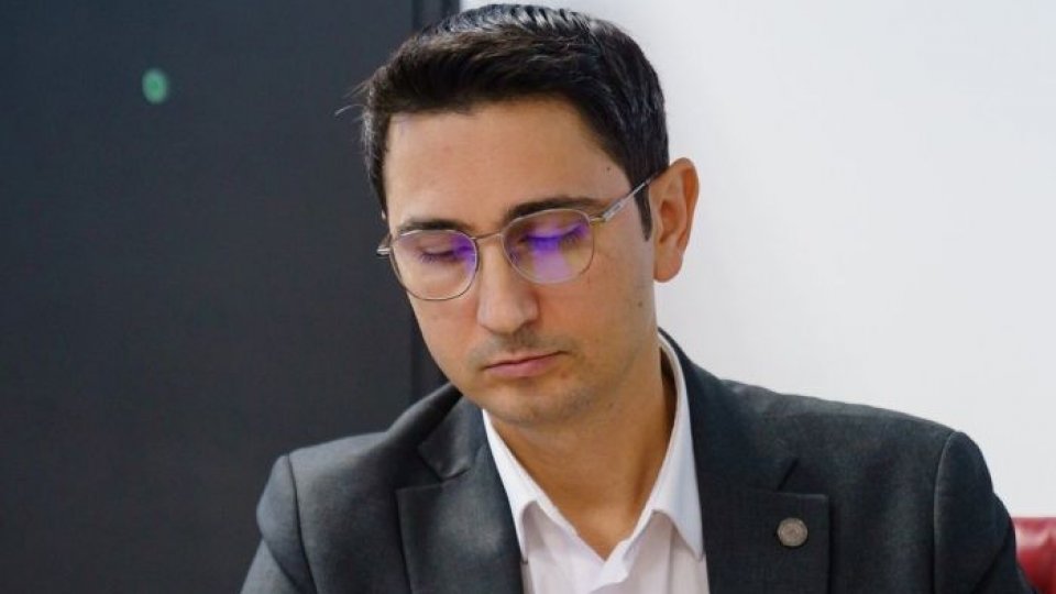 Lansare de carte: Comunicare politică și Internet. Populism și criza Democrației Liberale, de Antonio Momoc, decan FJSC