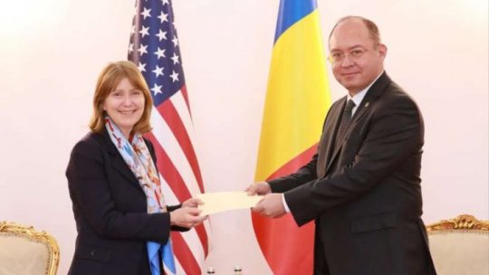 The Minister of Foreign Affairs, Bogdan Aurescu, received, on Thursday, the accredited ambassador of the USA in Romania, Kathleen Ann Kavalec, for the presentation of the letters of accreditation copies