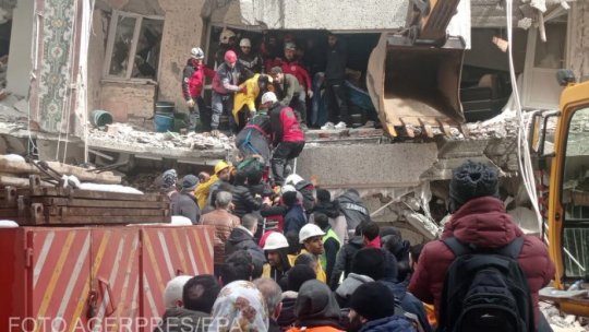 Un tânăr şi un bărbat au fost scoși în viaţă de sub dărâmături, după aproape 198 de ore de la cutremurul devastator de săptămâna trecută din Turcia