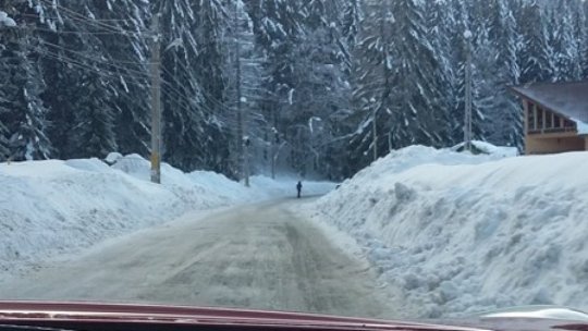 Drumurile judeţene din Hunedoara, afectate de căderile de zăpadă