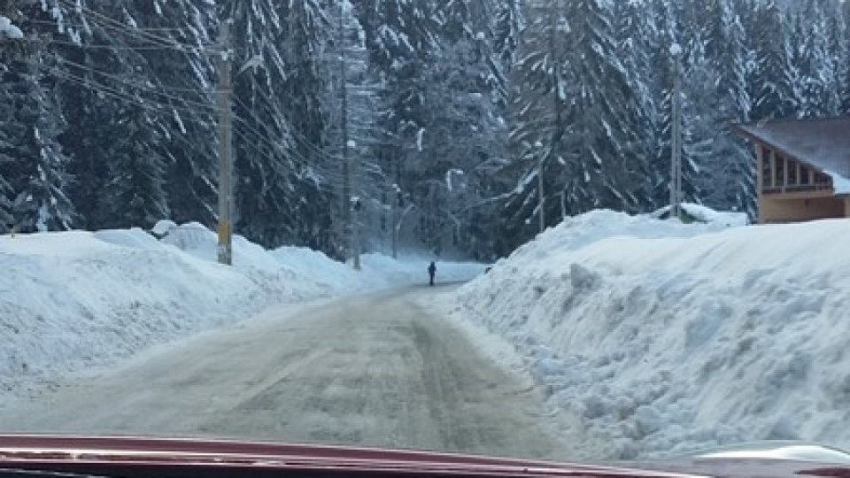 Drumurile judeţene din Hunedoara, afectate de căderile de zăpadă