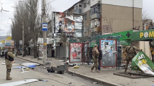 Bombardamente ale armatei ruse în Herson, inclusiv în zonele rezidenţiale