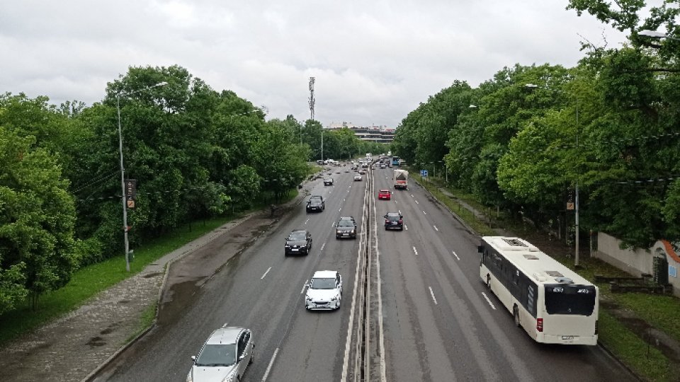 Trafic rutier oprit pe DN1, în zona localităţii Azuga