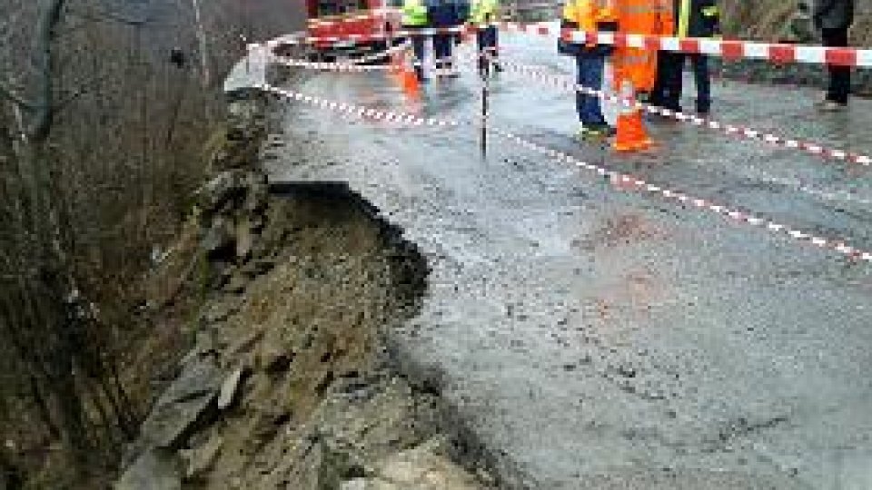 CNAIR intervine pentru stabilizarea drumului în zona alunecării de teren de pe DN1 Ploiești-Brașov