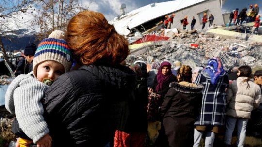 O echipă românească de căutare-salvare execută o misiune de identificare și recuperare a unei familii surprinse sub dărâmături în orașul Antakya