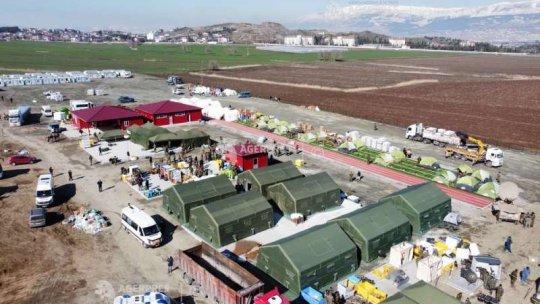 Sinistrații din Turcia, găzduiți în corturi și stațiuni turistice