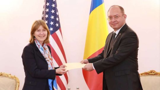 Ministrul Afacerilor Externe, Bogdan Aurescu, a primit-o, joi, pe ambasadoarea agreată a SUA în România, Kathleen Ann Kavalec, pentru prezentarea copiilor scrisorilor de acreditare