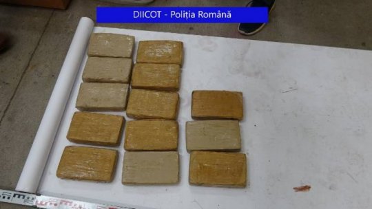 Procurorii DIICOT din București au destructurat un grup infractional care a adus în ţară peste 4 kg de cocaină