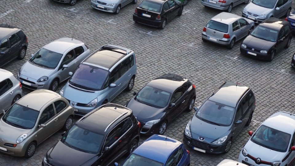 Conducătorii auto care deţin poliţe de asigurare auto la Euroins şi vor să le denunţe trebuie să-şi facă o nouă asigurare obligatorie la altă companie
