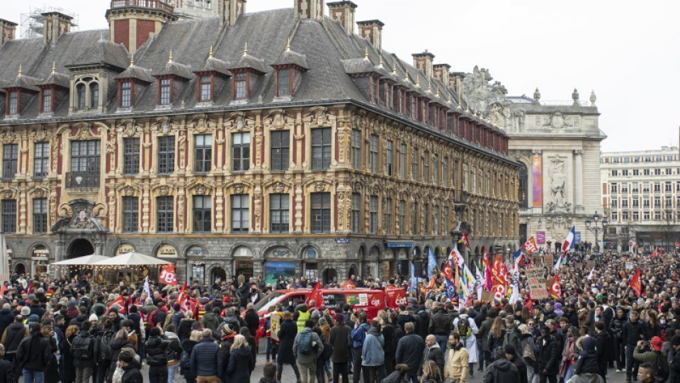 Mai multe acțiuni de blocaj au loc în Franța, pe fondul protestelor față de noua lege a pensiilor