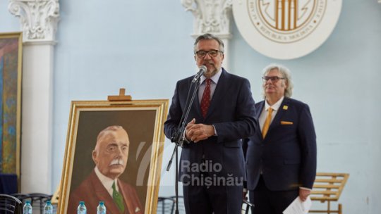 La Chişinău, artiştii Nicolae Botgros, Grigore Leşe şi Nicolae Zamfir, premiaţi de miniştrii culturii din România şi R. Moldova