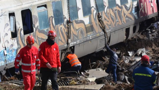 Autoritățile de la Atena continuă investigarea cauzelor tragediei feroviare în care au murit 57 de călători