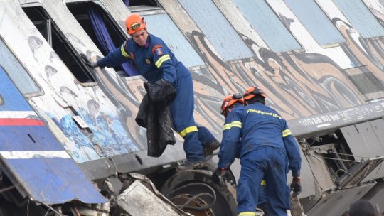 Mii de oameni protestează în fața Parlamentului din Atena