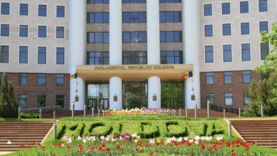 R. Moldova: Protest al comuniştilor şi socialiştilor în faţa Curţii Constituţionale de la Chişinău în apărarea "limbii moldoveneşti"