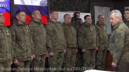 Rusia a difuzat luni imagini cu ministrul rus al apărării, Serghei Şoigu, în oraşul ucrainean Mariupol, ocupat de trupele ruse