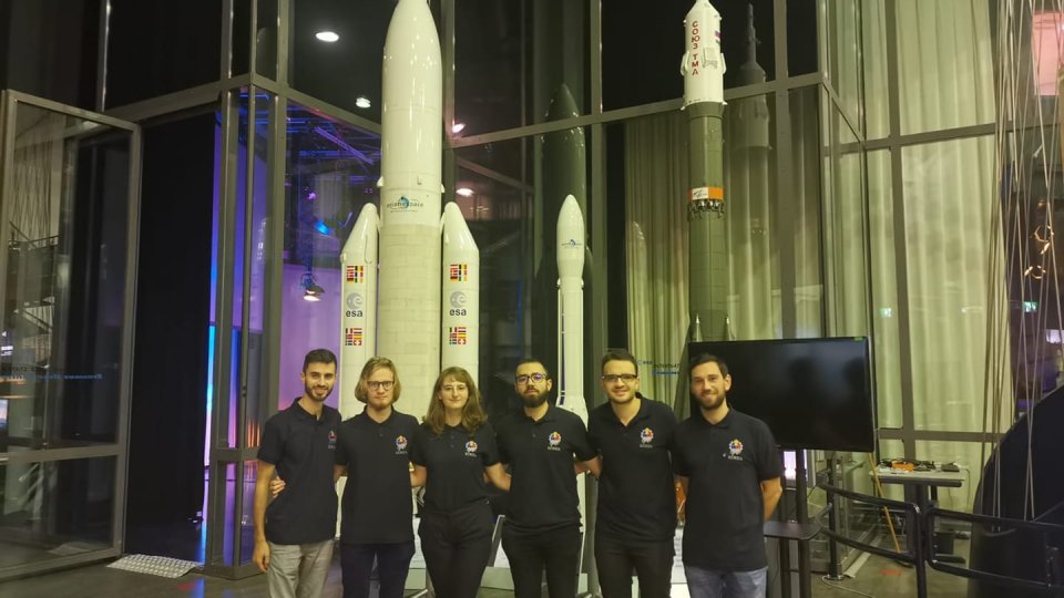 O echipă românească de tineri cercetători va trimite o imprimantă 3D în spațiu