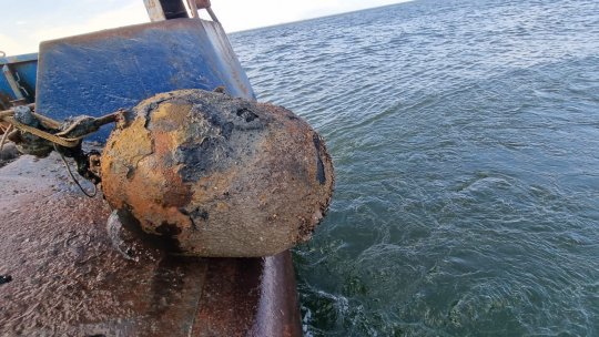Scafandrii militari au distrus o mină marină care punea în pericol pescuitul și navigația în apropierea litoralului românesc