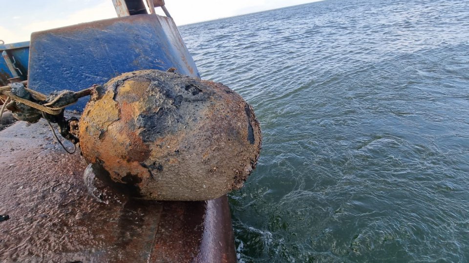 Scafandrii militari au distrus o mină marină care punea în pericol pescuitul și navigația în apropierea litoralului românesc
