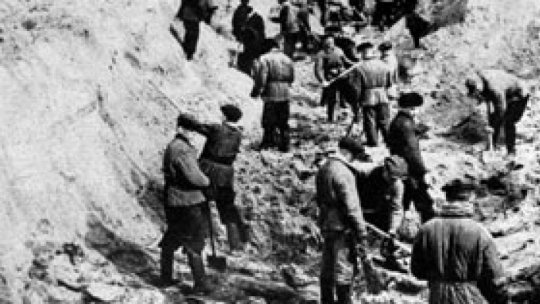 Președintele Poloniei a comparat atrocităţile de la Bucea, oraș din Ucraina, cu masacrul de la Katyn