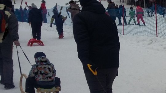 Iubitorii sporturilor de iarnă vor putea schia în Poiana Braşov şi după Paşte