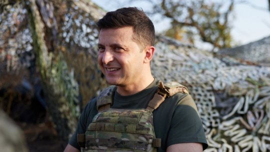 Președintele Volodimir Zelenski i-a vizitat marți pe militarii ucraineni din Avdiivka, în estul Ucrainei