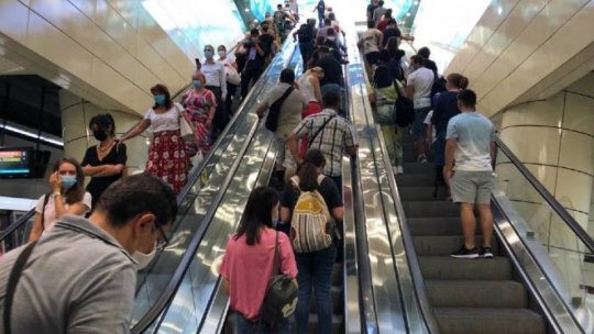 Călătorii au fost evacuaţi, miercuri, de la staţia de metrou Costin Georgian, după ce s-au observat degajări de fum