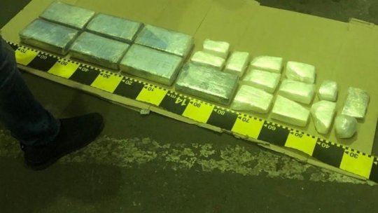 Politiştii au capturat pe Aeroportul Henri Coandă 200 de grame de droguri