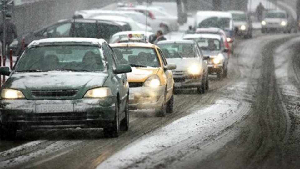 Circulație îngreunată din cauza zăpezii în județul Botoșani