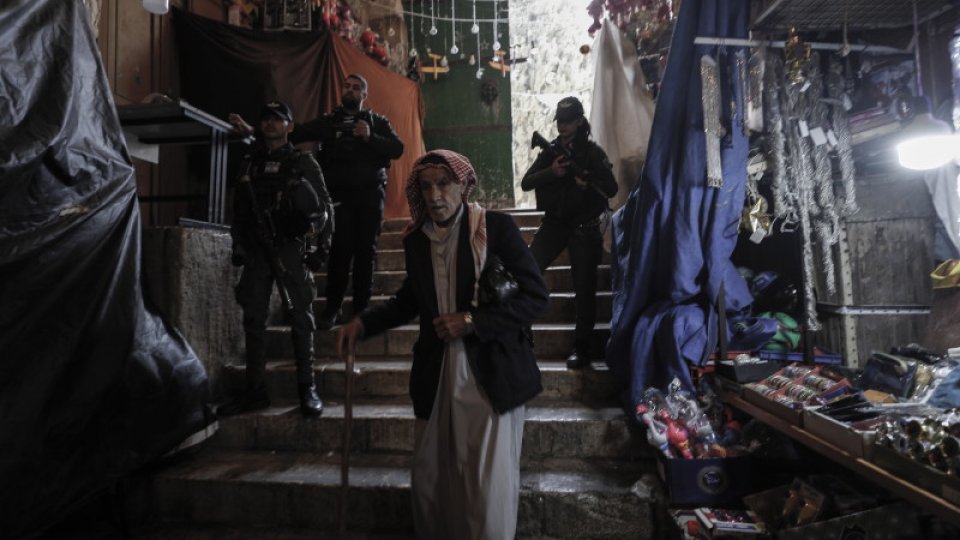 Zeci de tineri s-au baricadat în Moscheea Al-Aqsa din Ierusalim
