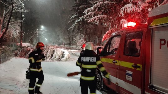 Toate drumurile din Botoșani sunt în continuare închise din cauza ninsorilor