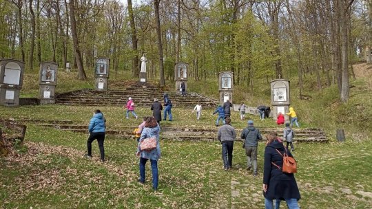 Credincioşii catolici refac azi Drumul Crucii la Basilica Papală Maria Radna din județul Arad