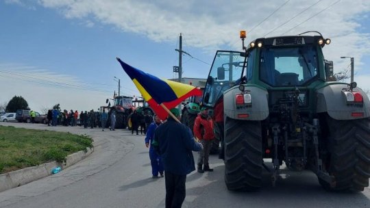 Aproximativ 100 de fermieri protestează în portul Constanța