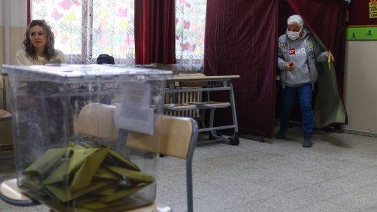 În Turcia s-au închis secțiile de vot
