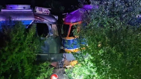 Giurgiu: Două locomotive private de transport marfă s-au lovit frontal. Un mecanic "era sub influența alcoolului"