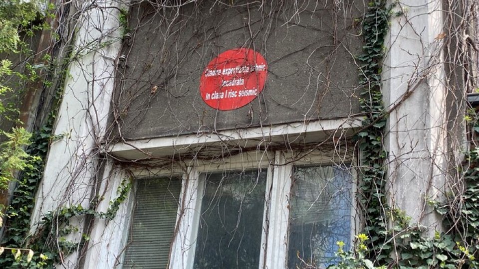 Clădire din București, consolidată printr-o metodă inovativă, cu exoschelet