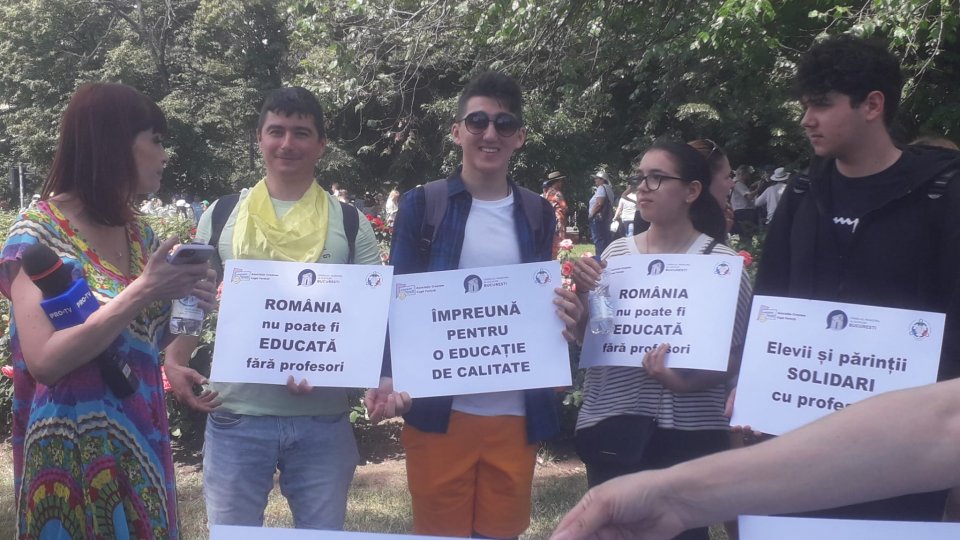 Elevii și studenții susțin cadrele didactice și revendicările acestora. Ei cer alocarea a 15% din bugetul național către educație