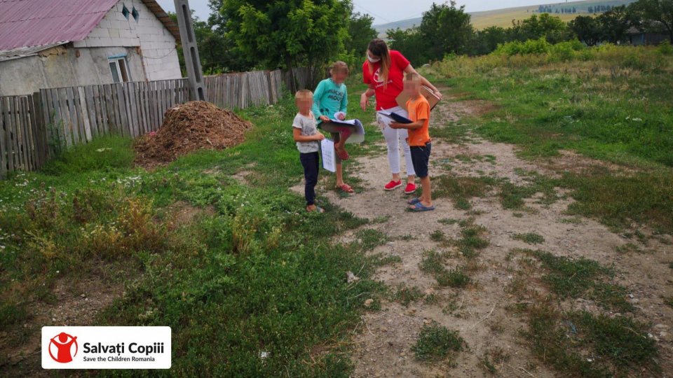 Peste jumătate dintre copiii români își doresc să plece din țară, arată un studiu "Salvați Copiii"