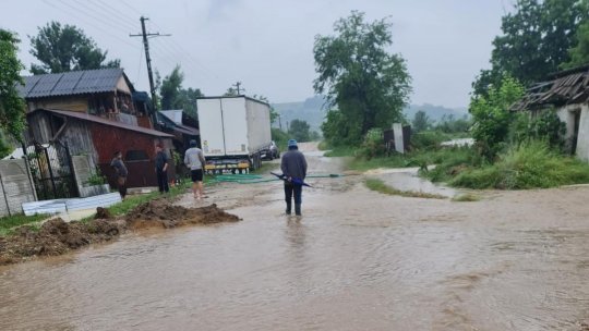 Mehedinți: Pompierii au intervenit pentru evacuarea apei din mai multe gospodării