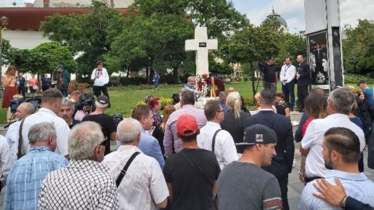 Victimele mineriadei din 13-15 iunie 1990, comemorate la troița din Piața Universității din Capitală