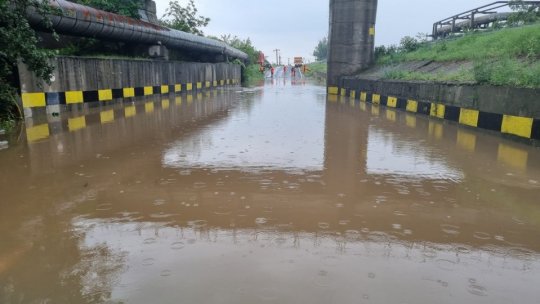 Avertizări de ploi abundente în mai multe zone ale ţării