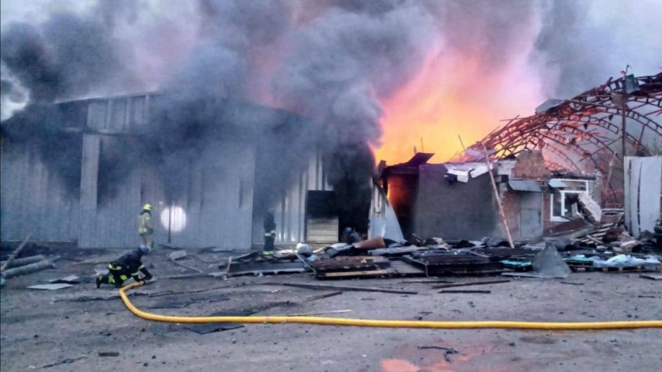 Există ȋncă victime sub dărâmături după atacul rusesc din Kramatorsk