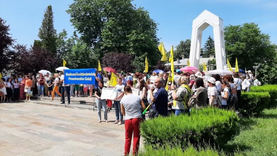 Profesorii protestează și la Galați, cer expres ca un profesor debutant să aibă salariul mediu brut pe economie