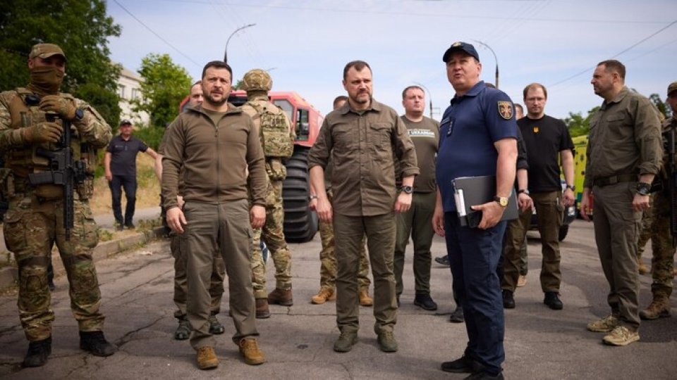 Președintele Volodimir Zelenski a vizitat zonele inundate din Herson