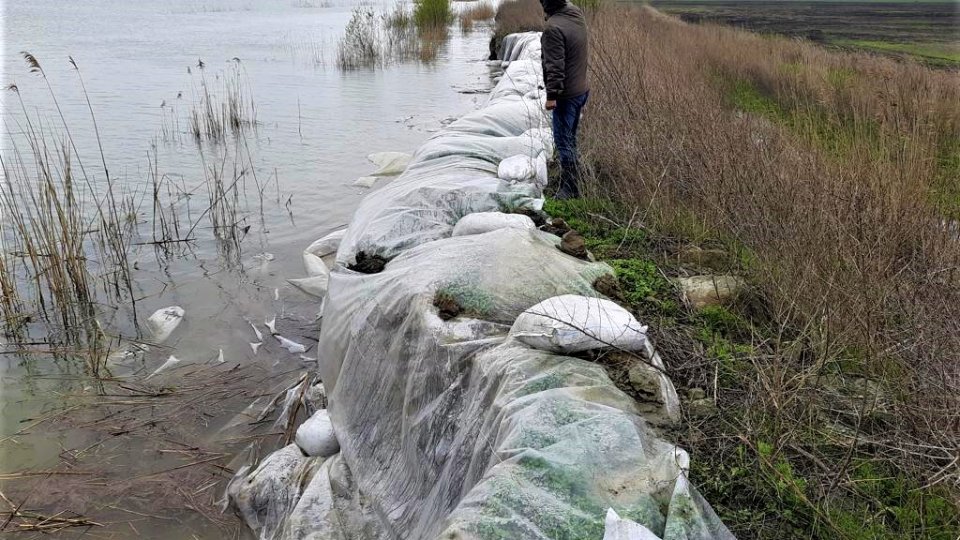 Intervenţii ale autorităţilor în urma ruperii digului de apărare de la Mahmudia
