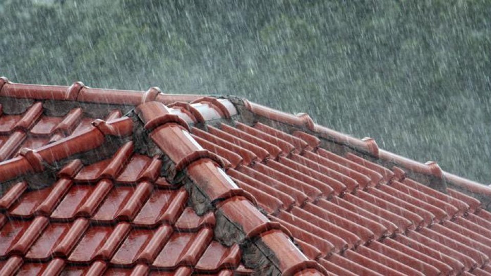 Ploaia torențială a inundat străzi și case în Timișoara